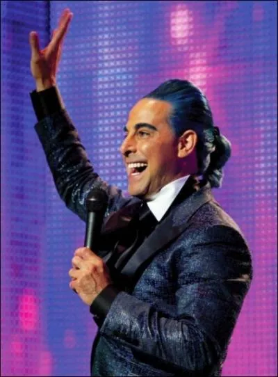 Lors des 75e Hunger Games (dition de l'expiation), de quelle couleur sont les cheveux de Caesar Flickerman ?