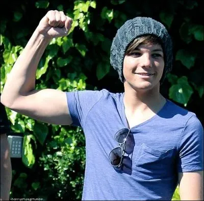 Sur son portable, son fond d'cran est une photo...