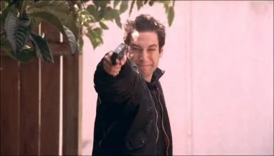 Quel acteur joue Warren ?