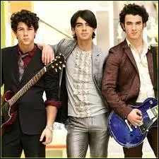 Quelle chanson les frangins chantent-ils lors de l'mission  Great Morning USA  ?