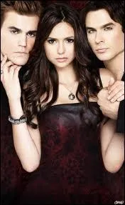 Que fait Stefan lorsque Elena lui annonce qu'elle a embrass Damon ?