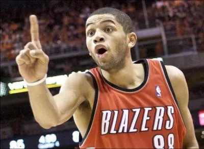 Qui est ce basketteur qui joue avec les Portland Blazers ?