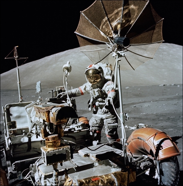 Quelle a été la durée du séjour lunaire , effectué par l'équipage de la mission Apollo 17, le 11 décembre 1972 ?