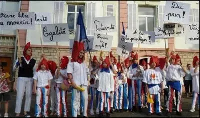 Quel candidat  la prsidentielle voulait remplacer le dfil militaire par un dfil citoyen ?