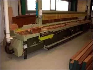 La scie dligneuse coupe le bois dans le sens de ...