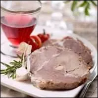 Viande de porc frictionne de sel, fourre d'ail, dore dans la graisse, cuite  l'touffe durant 4 heures elle constitue un mets de choix qui se mange froid.