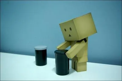 Que tient Danbo dans ses mains ?