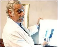 Quels qualificatifs conviennent au Professeur Strauss ?