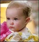 Elle donne naissance  une petite fille. Quel est son prnom ?