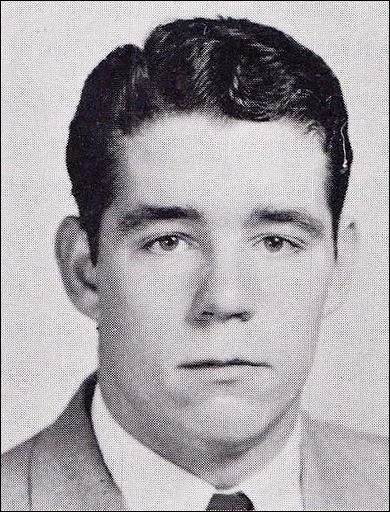 Compositeur de musique de film essentiellement, il est assassin en France le 15 mai 1943, au camp d'internement de Beaune-la-Rolande, dans le Loiret :