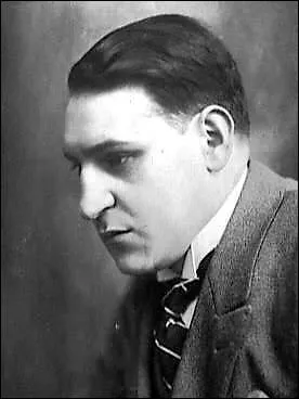 Compositeur nerlandais n en 1897, il a t tu  Auschwitz avec toute sa famille le 5 fvrier 1943 :