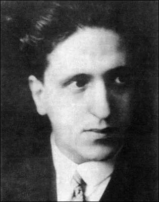 En dcembre 1941, il est dport au camp de concentration de Theresienstadt, o il compose quelques uvres. Il est ensuite gaz un jour aprs son arrive au camp d'Auschwitz en octobre 1944 :