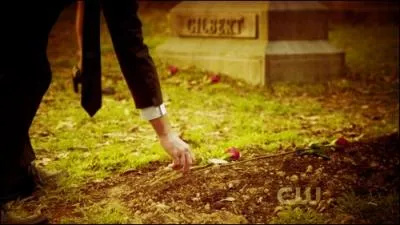 Sur quelle chanson se passe l'enterrement (saison 2) de Jenna et John ?