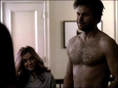 Qui Jenna et Alaric viennent-ils de croiser quand ils allaient se coucher ?