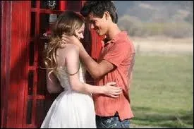 De qui Jacob s'imprgne-t-il dans le tome 4 ?