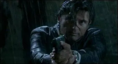 Qui est le hros de Dolmen ? Et o se trouve-t-il lorsqu'il rencontre l'hrone ?