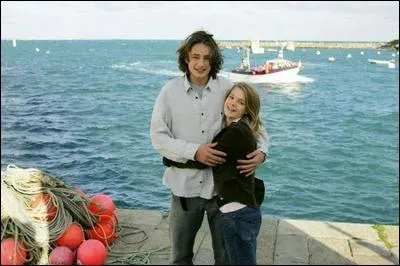 Qui sont ces deux amants qui se voient en cachte ?