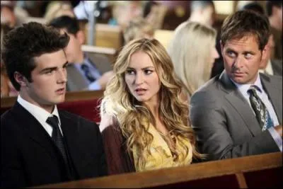 Dans la saison 6, de nouveaux habitants font place dans le quartier. Ce sont les Bolen. Comment se prnomment le fils, la femme et le mari ?