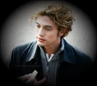 Comment s'appelle cet acteur dans le film Twilight ?