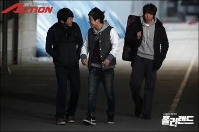 Combien le hros a-t-il d'amis au dbut du drama ?