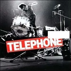 Quel nom porte cet album live de Tlphone ?