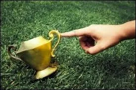 Le Roi Midas se vit affubler d'oreilles d'ne, qu'il cachait avec un chapeau conique, en punition de sa sottise pour avoir t trop avide. De quel Dieu avait-il hrit cette punition ?