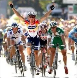 Cet australien bondissant  ramen 3  paletots verts   Paris et remport 12 victoires sur le tour en 12 participations de 1997  2010 ... .