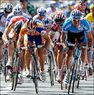 Il est encore  ce jour, le recordman du nombre de maillots verts sur le Tour : 6 tuniques et 12 victoires d'tapes de 1995  2002 ... .