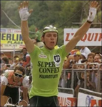 Sprinter d'exception affectionnant les courses  tapes, ce coureur nerlandais remportt 9 tapes du Tour et ramena le maillot vert  Paris en 1987 ... .