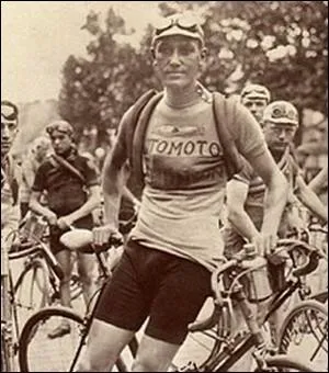 Surnomm   le Bien aim  , il remportera 16 victoires dans l'preuve de 1929  1935 ... .