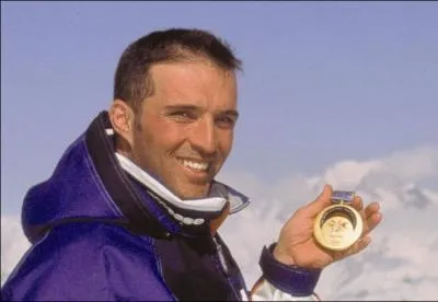 Il fut mdaill d'or aux JO de Nagano en 98, mais dut mettre un terme  sa carrire suite  un accident dont il fut victime lors de la Coupe du monde 99. Jean-Luc Cretier tait :