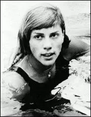 La nageuse Christine Caron fut 29 fois championne de France. En 1966 elle fut recordwoman du monde de sa spcialit qui tait :
