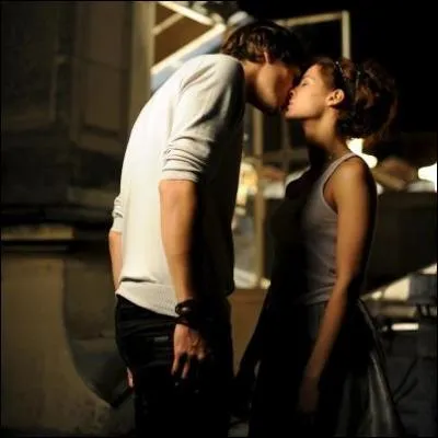 Je suis un film populaire qui a t regard surtout par des filles, mais beaucoup critiqu par les journaux Qui suis-je ?