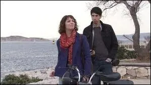 Avec qui Guy est-il ?