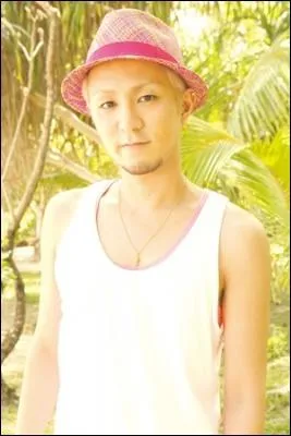 Maintenant que vous en savez plus sur les AAA, on va creuser un peu. Ce jeune homme de 29 ans est le plus g du groupe. Il fait partie de la premire gnration des AAA. Quel est son prnom ?