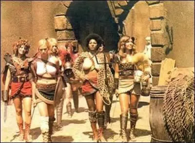 Je suis parfaitement capable de poser une question vicieuse, en rapport avec la prcdente, sur cette pub o outre Julio Iglesias, Beyonce, Britney Spears et Pink apparaissent !