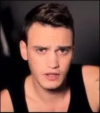 Le nom de famille de Julien est trs difficile  lire, mais quel est-il ?