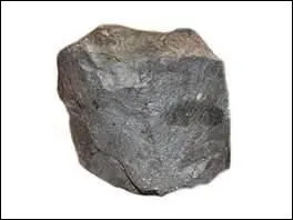 Hydroxyde de fer, brun, rouge, présent dans les minerais d'hématite.