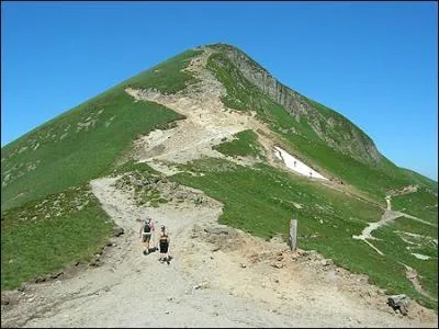 Point culminant du Massif central et plus haut volcan de France, ce volcan teint est situ  35 kilomtres au sud-ouest de Clermont-Ferrand. Partez en randonne sur les pentes du...