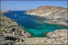 Cette cte rocheuse du sud des Pyrnes-Orientales commence au sud d'Argels-sur-Mer et se prolonge jusqu' la frontire espagnole. Sirotez un Banyuls sur les rivages de...