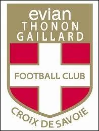 De quelle couleur est le maillot  domicile de Evian-Thonon Gaillard Football Club ?