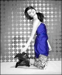 Cette t elle part avec qui ?