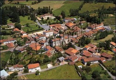 Quel est le nom de ce village, situ en Charente, portant le nom identique d'un prsident de la rpublique ?