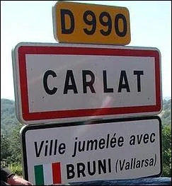 Dans quel dpartement est situ, le village de Carlat, jumel avec Bruni, en Italie ?