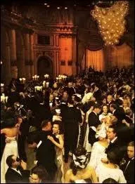 Les bals masqus sont ns au Moyen-ge, et sont parmi les bals les plus fameux, car le masque permet plus de sensualit et de libertinage en des temps trs codifis. Quel autre nom leur donne-t-on ?