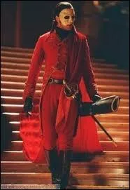 Dans l'histoire de Edgar Allan Poe,  Le masque de la Mort rouge , qui danse vraiment au bal masqu donn par Prospero, dans un costume qui le (la) reprsente ?