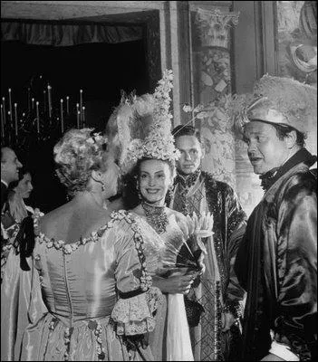 Le splendide Bal costum qui eut lieu en 1951 au Palais Labbia  Venise, compta 1500 invits prestigieux, et fut donn par le milliardaire mexicain Charles de Beitesgui. Ce Bal fut nomm... ?