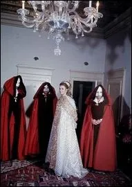 La chanson de Polnareff, avec ses paroles trs noires, elle fut interdite de diffusion  sa sortie en 1968, est titre. . ? (sur la photo Grce Kelly au Bal Dior de Venise en 1967)