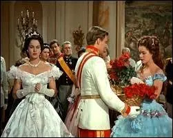 Qui va s'en prendre... plein la tte, lors de la clbre scne de Bal du film Sissi, le 1er de la srie, quand l'Empereur Franois-Joseph d'Autriche va tendre sa gerbe de roses rouges ?
