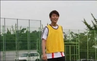 Quel numro porte Dujun sur son t-shirt de foot ?